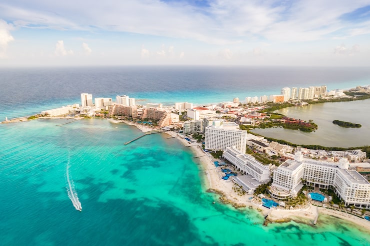 aerial-panoramic-view-cancun-beach-city-hotel-zone-mexico-caribbean-coast-landscape_130111-6040