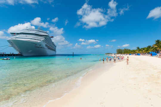 ocean-liner-beach-grand-turk-cruise-center_540x360