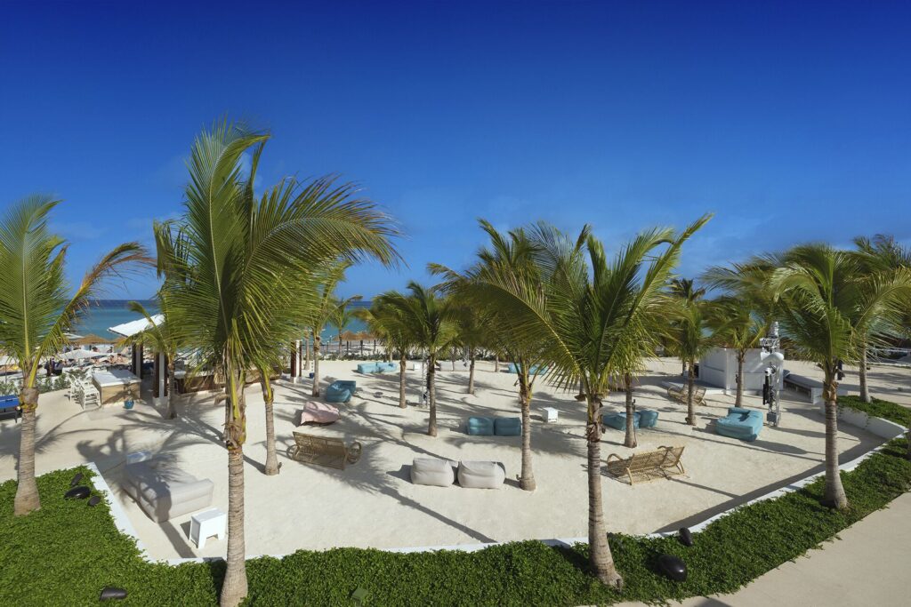 Travel Advisor Asset-SRB-Grounds-Coconut-Grove-85-F